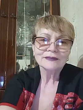 Snapshot of SophieBurns chatting on 06-17-26, 03:35 SophieBurns online show from 06-17-26, 03:35