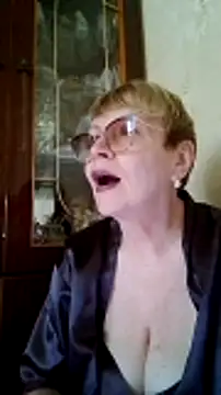 Snapshot of SophieBurns chatting on 06-25-26, 10:20 SophieBurns online show from 06-25-26, 10:20
