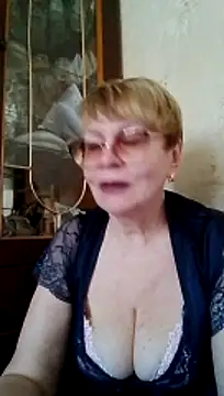 Snapshot of SophieBurns chatting on 06-29-26, 10:15 SophieBurns online show from 06-29-26, 10:15