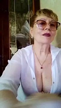 Snapshot of SophieBurns chatting on 07-19-26, 10:52 SophieBurns online show from 07-19-26, 10:52