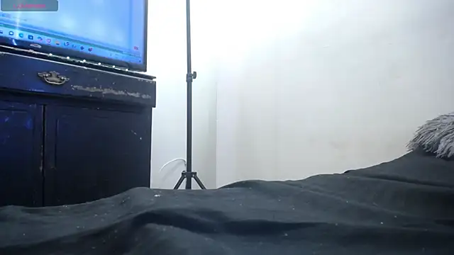 Snapshot of Naomy_Reiden chatting on 05-19-26, 01:56 Naomy Reiden online show from 05-19-26, 01:56