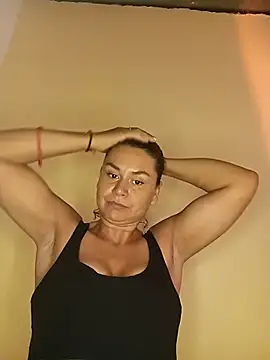 Milf Luna  online show from 04-18-26, 11:05