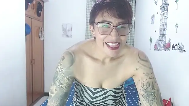 Snapshot of Charlotte_gray_ chatting on 05-10-26, 08:36 Charlotte gray online show from 05-10-26, 08:36