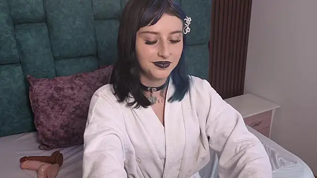 Snapshot of OliviaBonnie chatting on 02-17-26, 07:09 OliviaBonnie online show from 02-17-26, 07:09