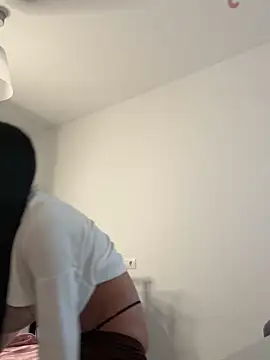 Snapshot of VivienDiamond chatting on 02-12-26, 05:35 VivienDiamond online show from 02-12-26, 05:35