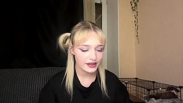 MiaBerlateen online show from 03-21-26, 06:00