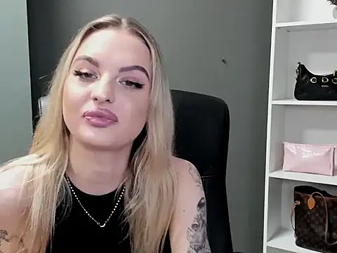 Snapshot of BlankaXCute chatting on 02-07-26, 03:27 BlankaXCute online show from 02-07-26, 03:27