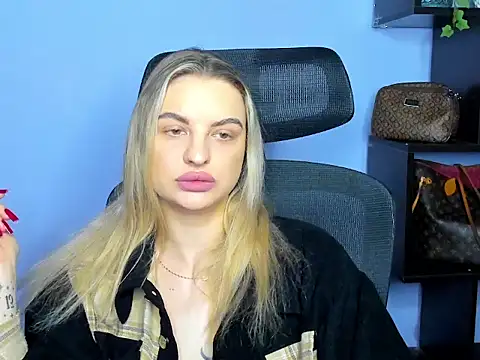 Snapshot of BlankaXCute chatting on 02-18-26, 07:37 BlankaXCute online show from 02-18-26, 07:37