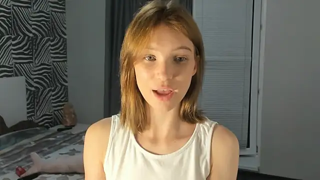 Snapshot of Kiracute18 chatting on 07-28-26, 10:31 Kiracute18 online show from 07-28-26, 10:31