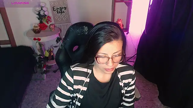 QueenRose94 online show from 04-06-26, 11:22