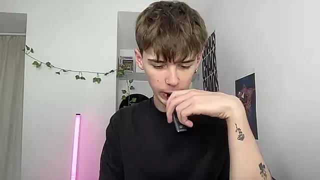YourMilkyGuy online show from 06-08-26, 01:00