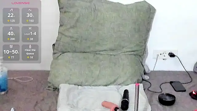 Snapshot of BellaDreamss chatting on 06-13-26, 03:21 BellaDreamss online show from 06-13-26, 03:21