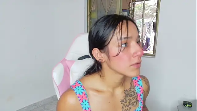 Snapshot of Fit_valkiria chatting on 04-23-26, 05:59 Fit valkiria online show from 04-23-26, 05:59