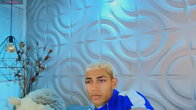 ItsZairen online show from 03-29-26, 03:17