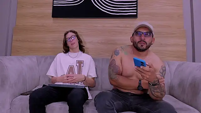 Snapshot of close_friends chatting on 03-14-26, 02:22 close friends online show from 03-14-26, 02:22