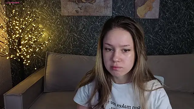 Mini Allice online show from 02-17-26, 01:02