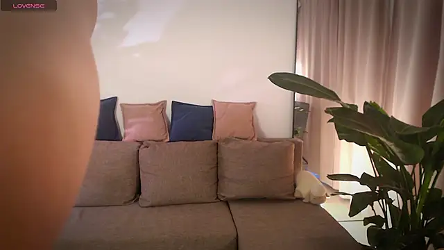 Alika L V online show from 04-13-26, 03:50