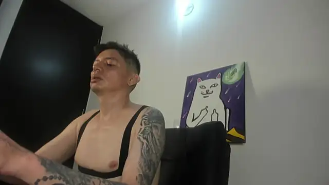 Snapshot of Thommas8a chatting on 02-24-26, 04:21 Thommas8a online show from 02-24-26, 04:21