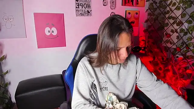 Snapshot of Juli_W chatting on 03-12-26, 08:04 Juli W online show from 03-12-26, 08:04