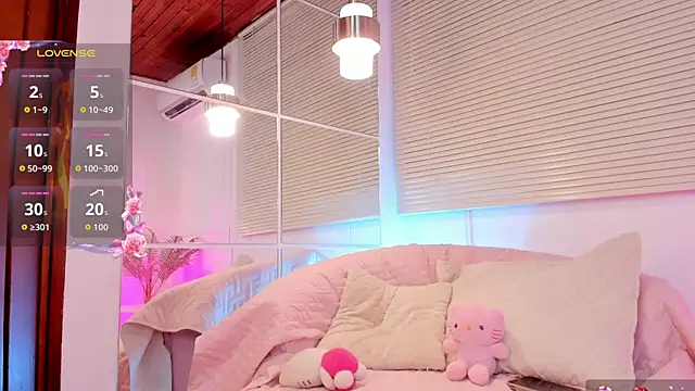 velvetnami online show from 04-24-26, 12:07