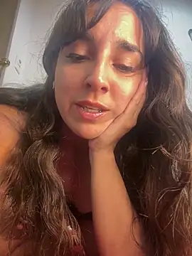Snapshot of Latinaelisa chatting on 03-26-26, 02:28 Latinaelisa online show from 03-26-26, 02:28