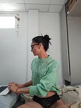 SophiaRemington online show from 05-12-26, 12:35