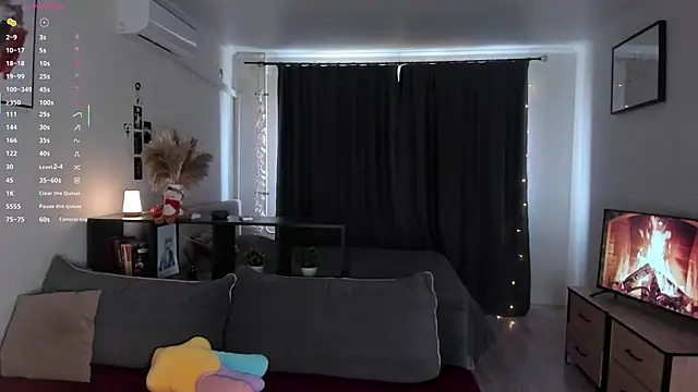 Snapshot of AmyLouWood chatting on 02-21-26, 07:09 AmyLouWood online show from 02-21-26, 07:09