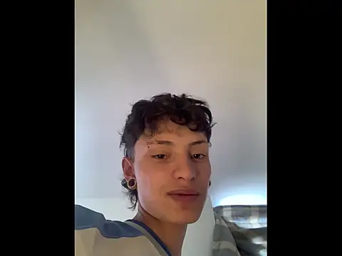 Snapshot of Damn__Love chatting on 02-15-26, 07:32 Damn Love online show from 02-15-26, 07:32