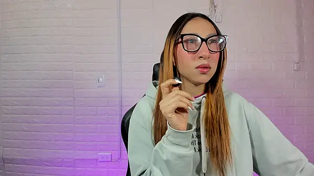 Sara Love 1 online show from 04-16-26, 02:56