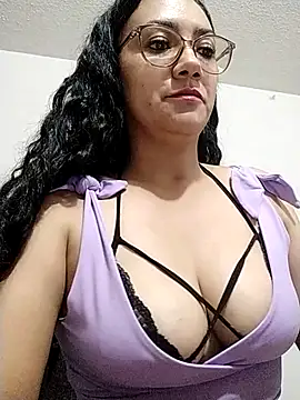 Snapshot of Salma-sweet chatting on 03-04-26, 02:17 Salma-sweet online show from 03-04-26, 02:17