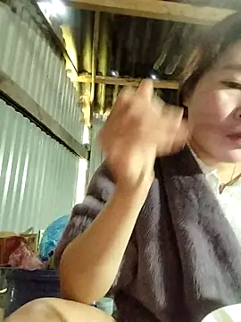 Yiyoongg online show from 02-25-26, 01:48