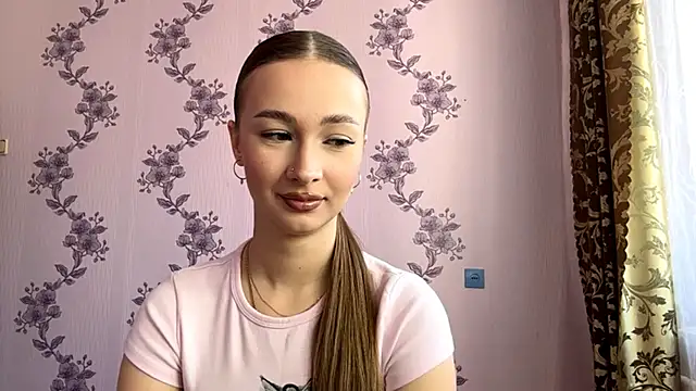 LacieHelaire online show from 03-12-26, 07:03