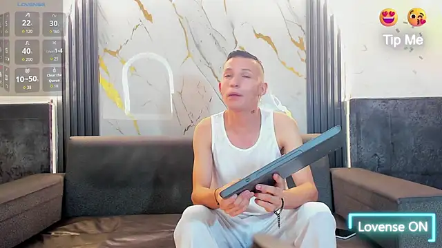 Isaak 26 online show from 04-25-26, 11:13