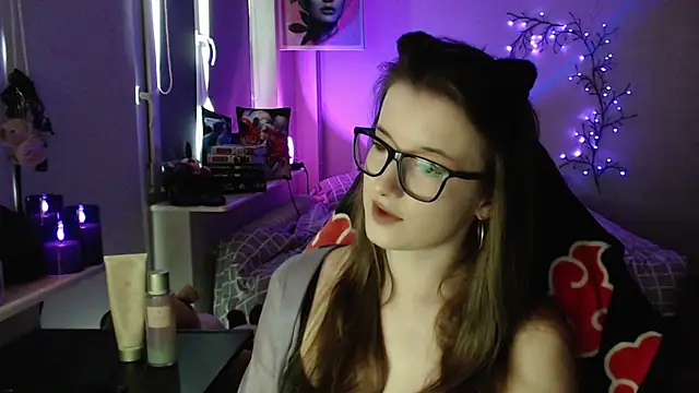 LunaXcherry online show from 04-30-26, 05:08