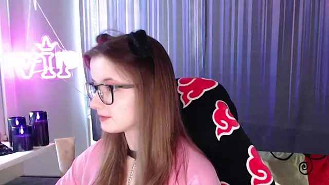 Snapshot of LunaXcherry chatting on 06-22-26, 04:37 LunaXcherry online show from 06-22-26, 04:37