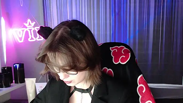 Snapshot of LunaXcherry chatting on 07-21-26, 04:42 LunaXcherry online show from 07-21-26, 04:42