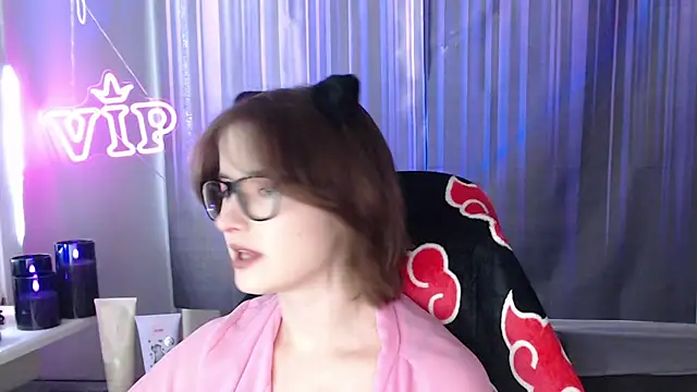 Snapshot of LunaXcherry chatting on 07-23-26, 04:49 LunaXcherry online show from 07-23-26, 04:49
