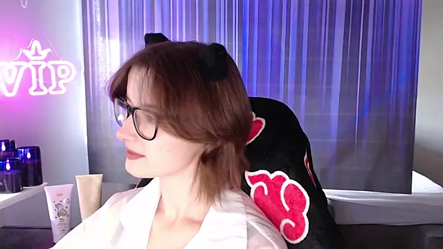 Snapshot of LunaXcherry chatting on 07-28-26, 04:39 LunaXcherry online show from 07-28-26, 04:39