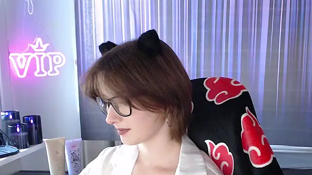 Snapshot of LunaXcherry chatting on 08-03-26, 04:44 LunaXcherry online show from 08-03-26, 04:44