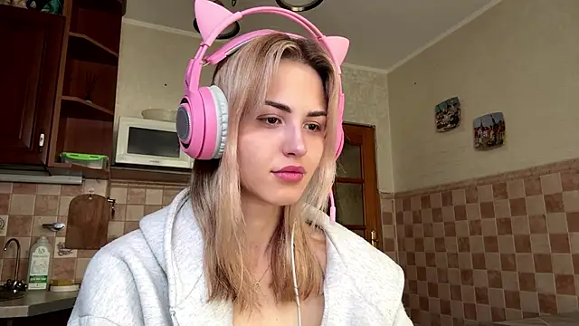 Snapshot of Evva_mayy chatting on 05-11-26, 06:19 Evva mayy online show from 05-11-26, 06:19