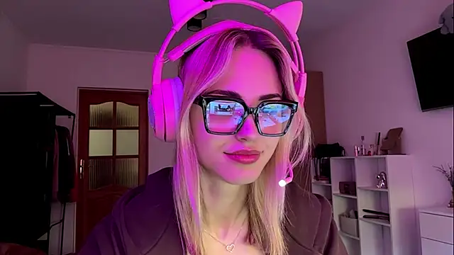Snapshot of Evva_mayy chatting on 05-15-26, 06:20 Evva mayy online show from 05-15-26, 06:20