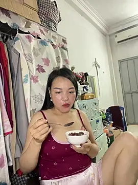 Strawberry-wet online show from 04-11-26, 01:43