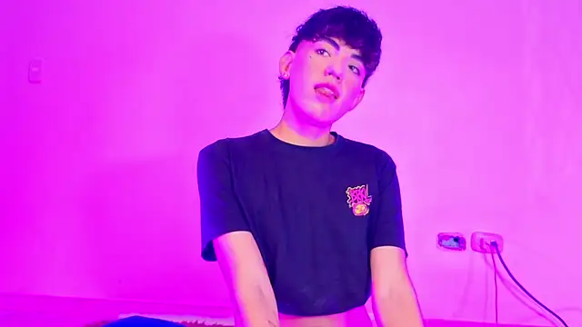 Snapshot of max_femboy chatting on 05-28-26, 05:49 max femboy online show from 05-28-26, 05:49