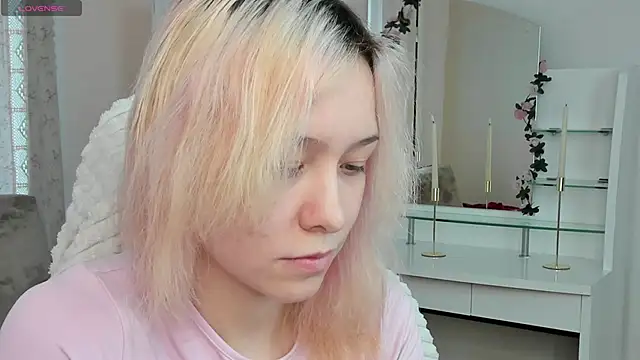 EmilyTrase online show from 04-28-26, 02:27