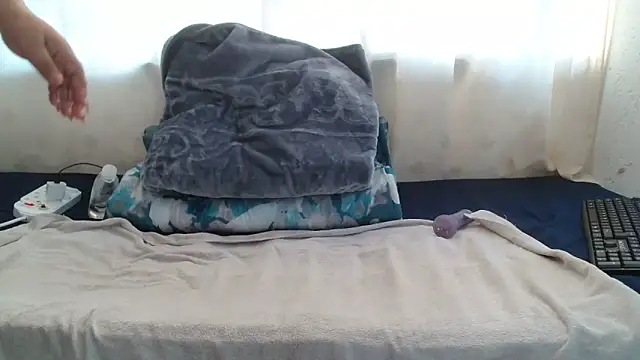 Sweet-Bella17 online show from 04-26-26, 02:26