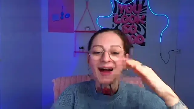 Esmi Winter online show from 02-15-26, 07:51