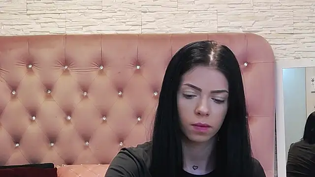 PeachyElla26 online show from 02-12-26, 05:35