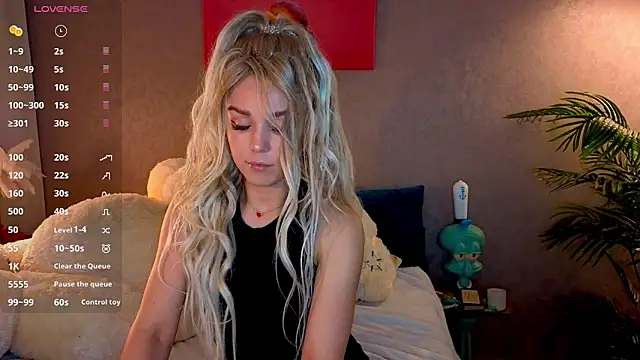 Snapshot of Sonya-Love chatting on 05-12-26, 08:28 Sonya-Love online show from 05-12-26, 08:28