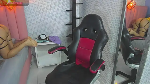 KAROLAGREY online show from 04-25-26, 12:52