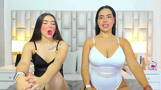 paola katy dicks online show from 04-22-26, 07:48